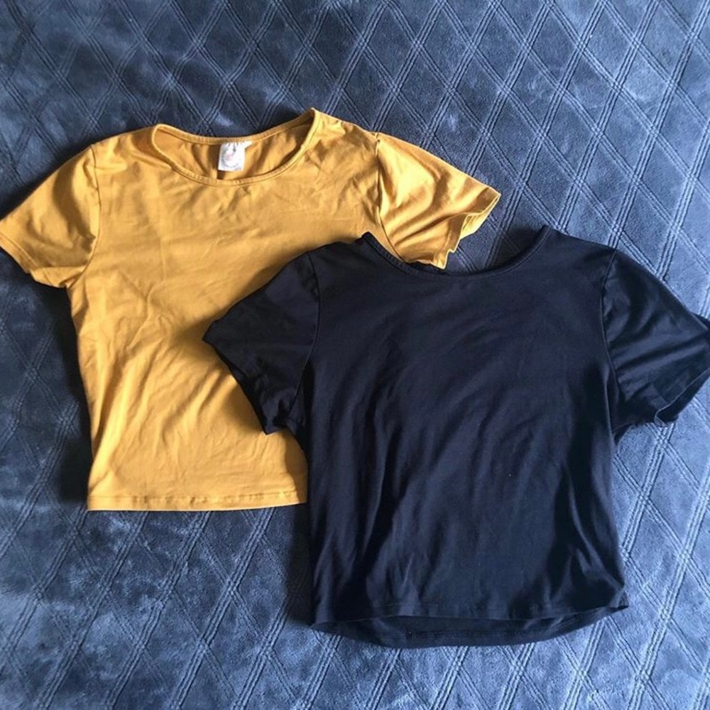 *BLACK* crop top